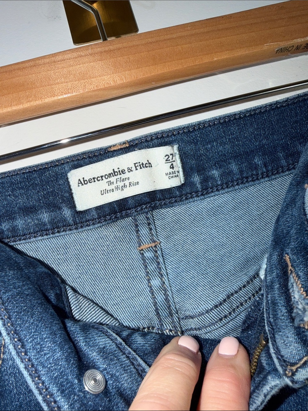 Abercrombie & Fitch The Flare Ultra High-Rise Flared Blue Jeans Women’s size 27 - Picture 8 of 8